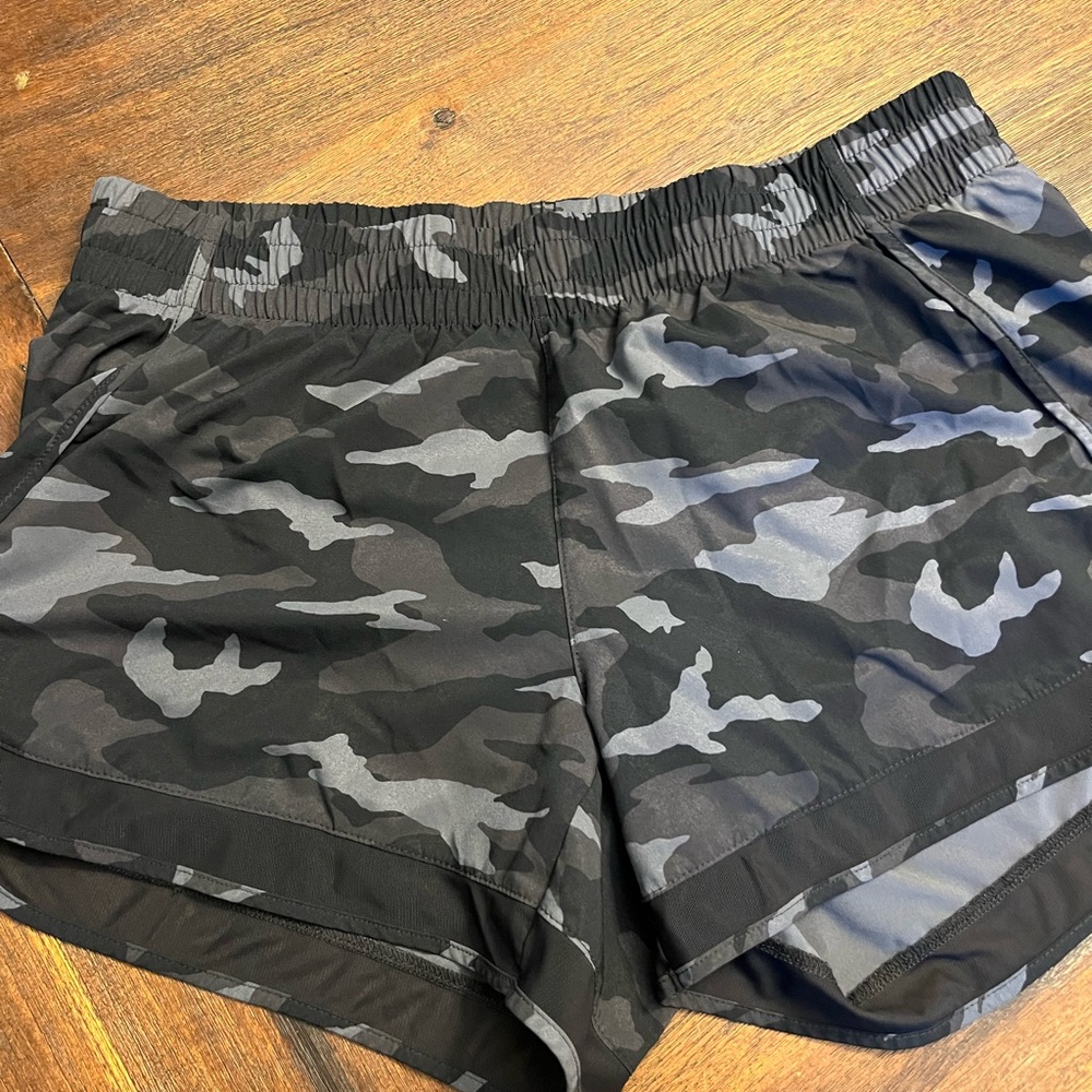 Athleta Camouflage Shorts Sz L